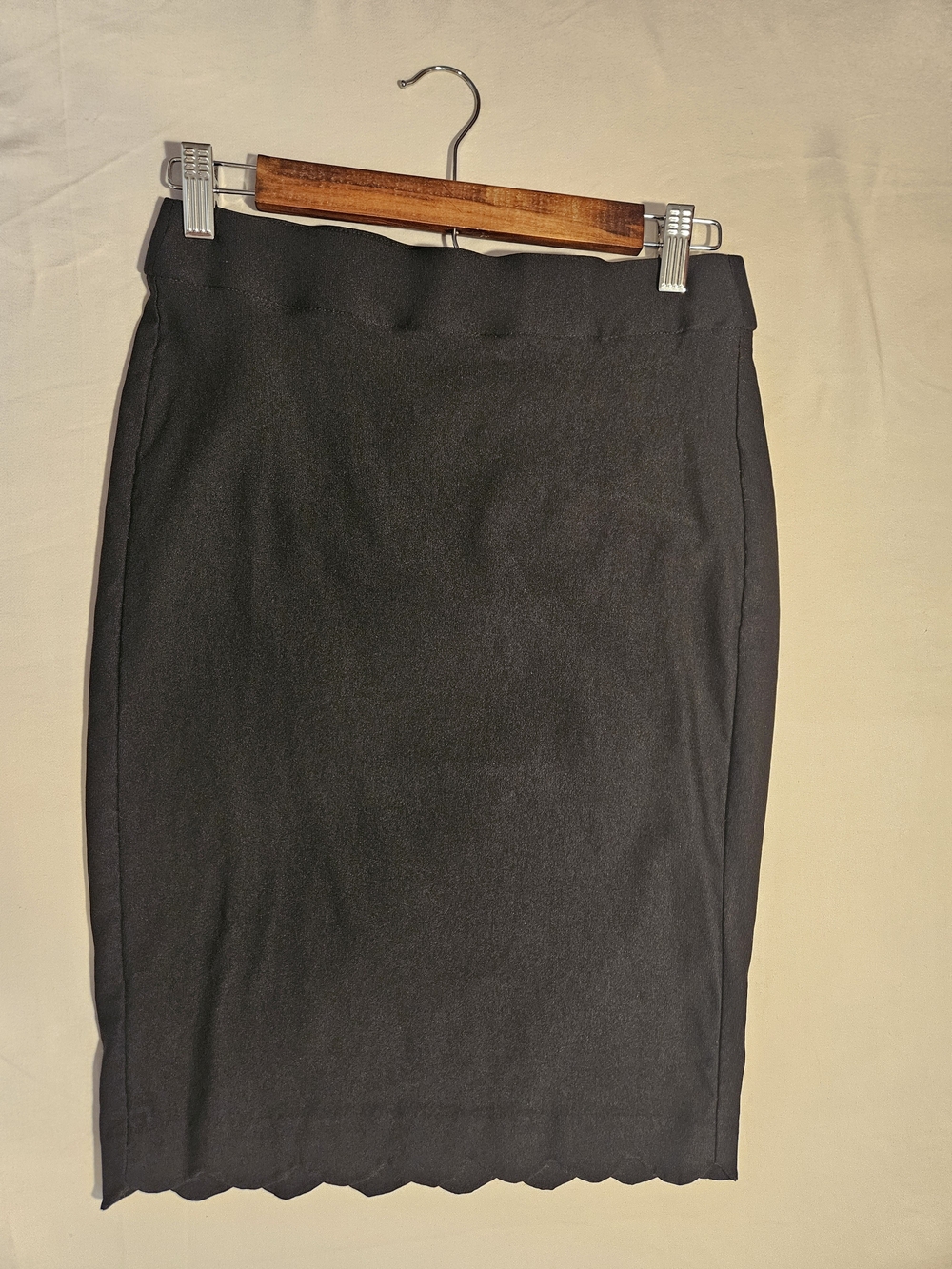 Elle Black Scalloped Hem Pencil Skirt